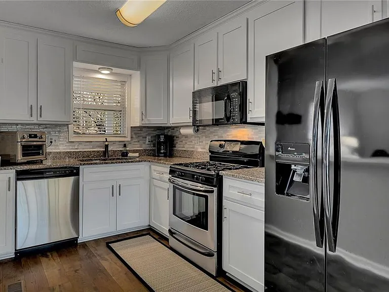 1817A Hardman Ln — Photo 10