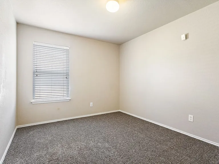 1533 Redbridge Dr — Photo 21