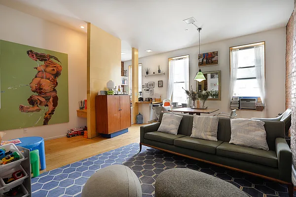 Rented by AVENUE 8 INC | media 7