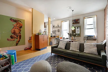 Rented by AVENUE 8 INC