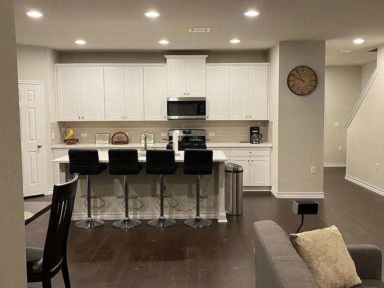 Kitchen Island/Kitchen