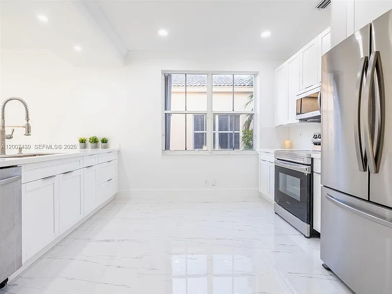 801 Tanglewood Cir — Photo 18
