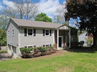 16 Baldwin Dr, Vernon, NJ 07462
