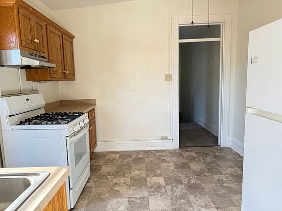 3rd image of 319 N Charlotte St #2