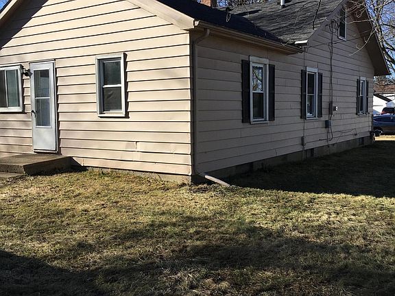 3rd image of 1822 Cambridge Dr