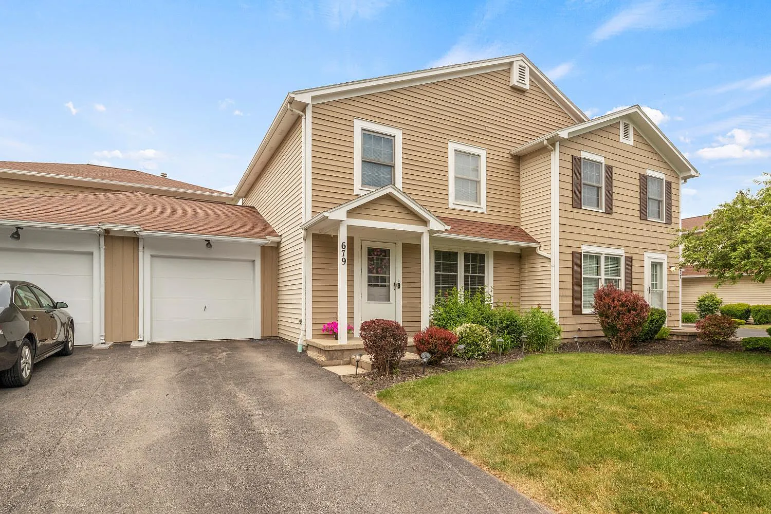 2 bed, 1.5 bath, 1200 sqft, $2,295 — Photo 1