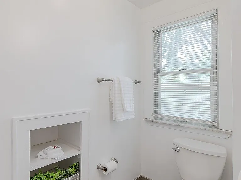 122 W Houstonia Ave — Photo 28