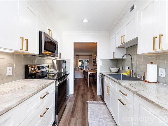 4th image of 5801 Sharon Rd APT M