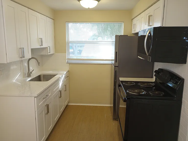 121 15th Ave N #1/2 — Photo 5