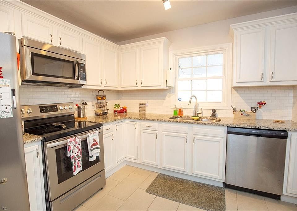 Brand new Kitchen w/ Granite Counter Tops