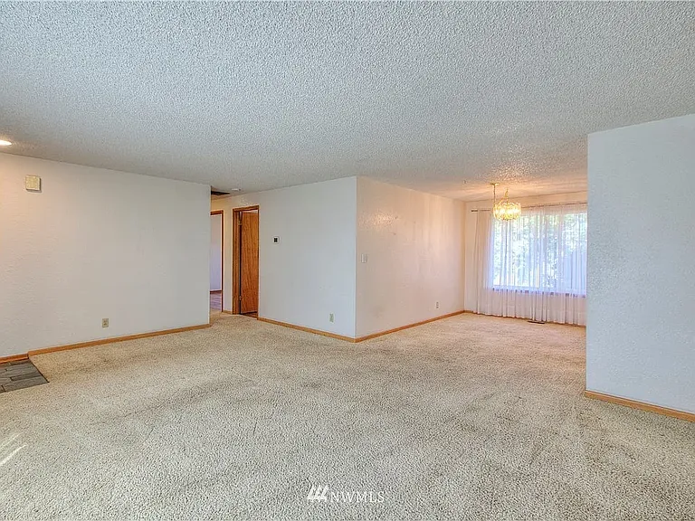 2920 NE 8th Pl — Photo 11