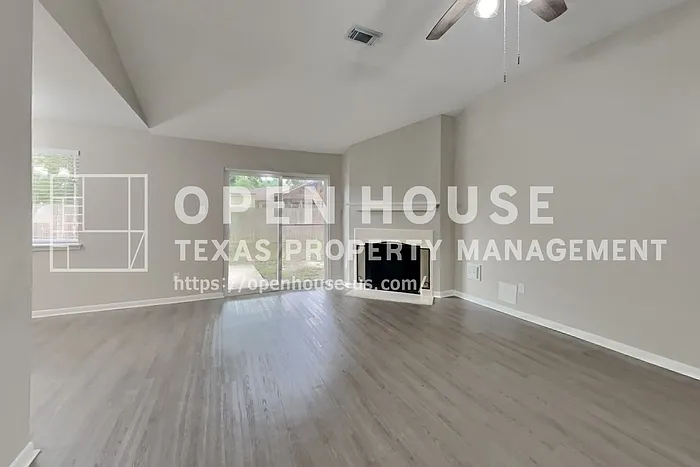 28811 Stapleford St — Photo 3