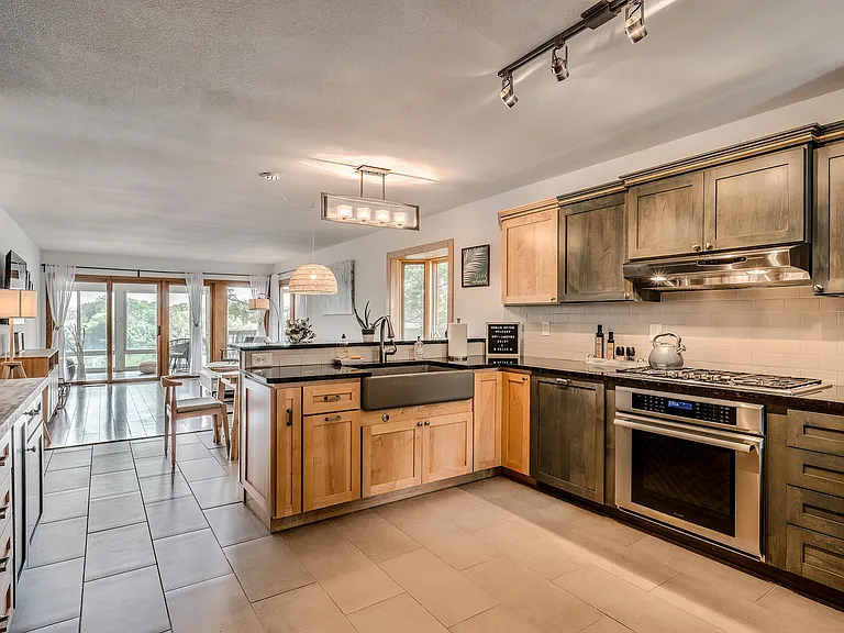 Medicine Lake Dr W — Photo 37