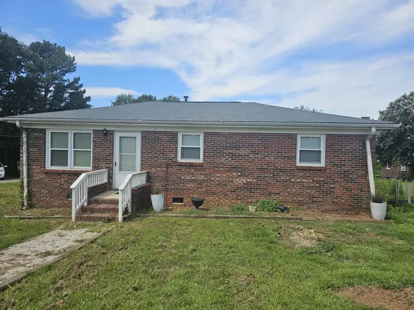122 S Randall Cir, Seneca, SC 29678