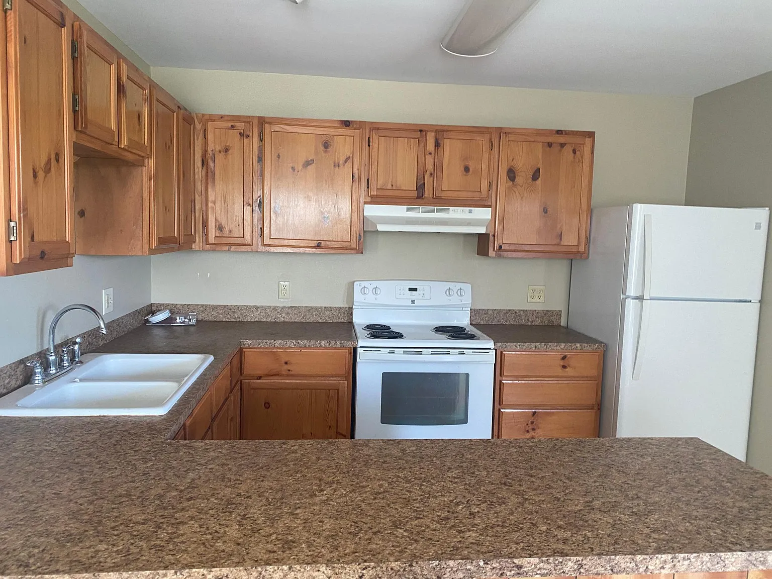 1130 Heron Ln — Photo 3