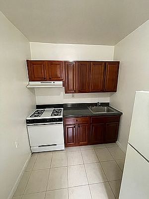 1st image of 2100 Beekman Pl APT 2S