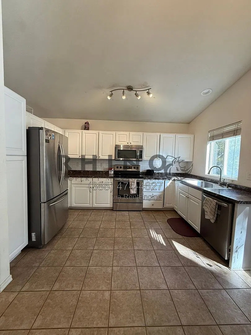 4 bed, 3.5 bath, 1839 sqft, $2,750 — Photo 1