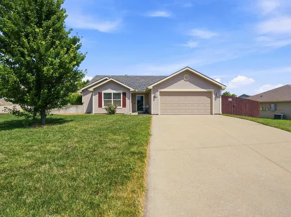 2414 Fox Sparrow Ct, Junction City, KS 66441