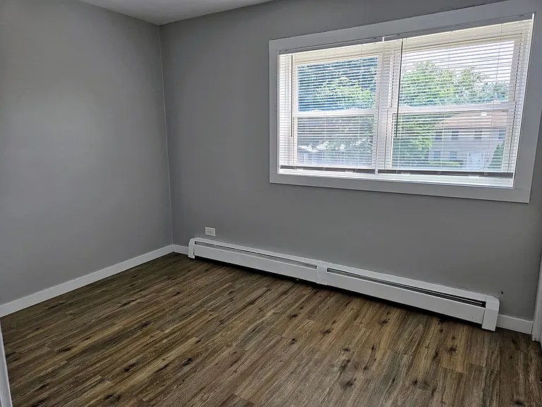 Palatine Park Apartments — Photo 21