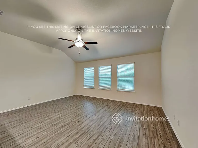 1800 Alamandine Ave — Photo 4