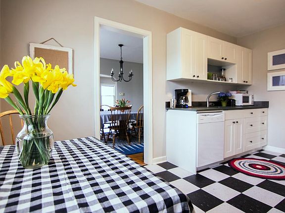 5th image of 1423 Vincent Ave N #1425