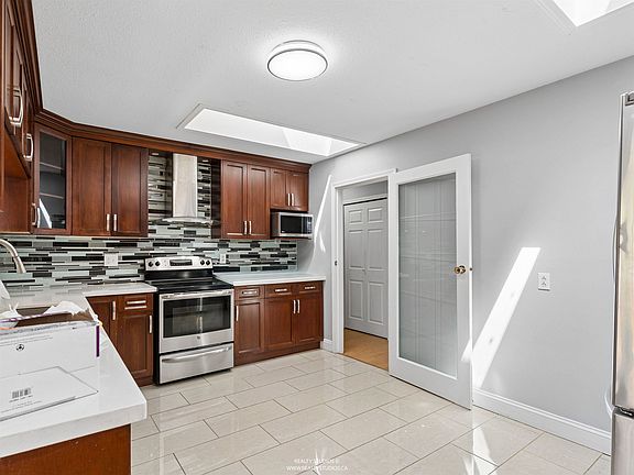4th image of 11384 86a Ave