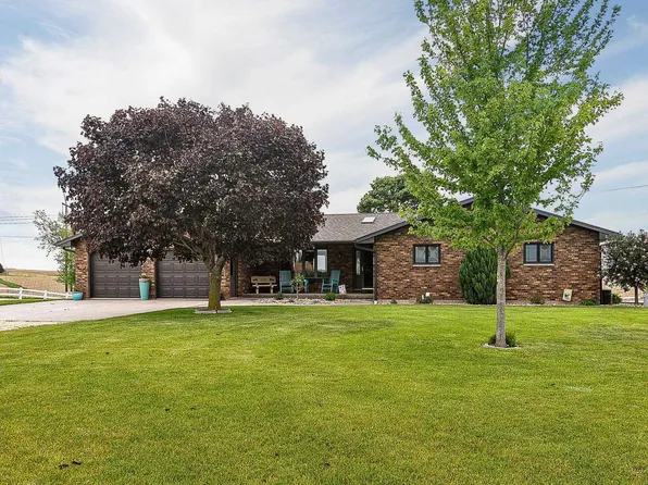 15089 398th Ave, Bellevue, IA 52031