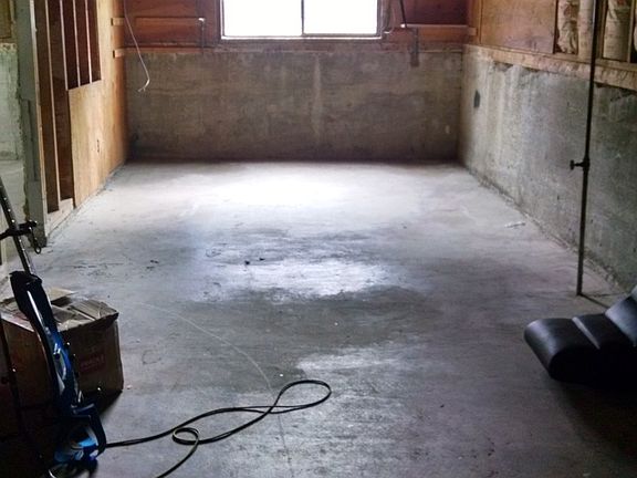 Large unfinished basement