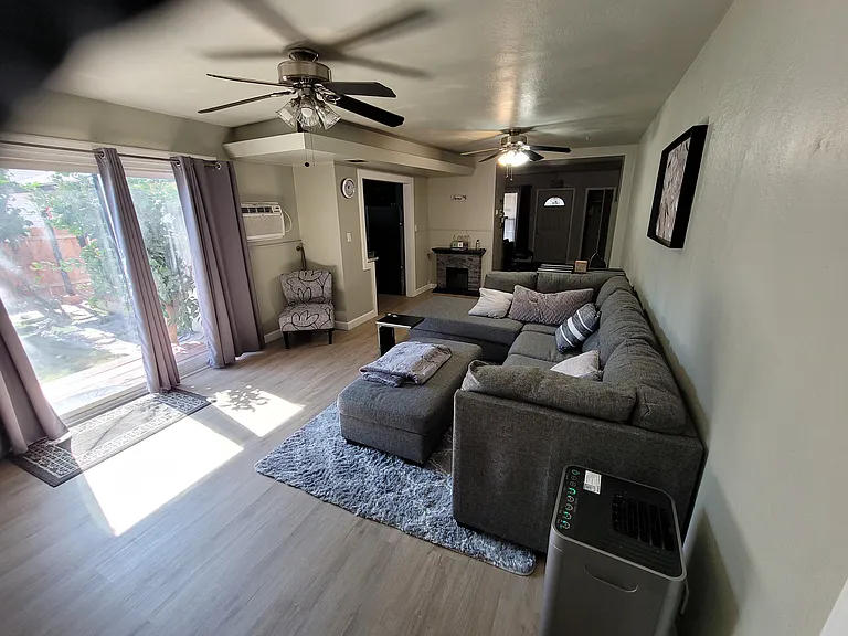 Family room Pic 1