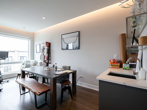 5th image of 880 N Milwaukee Ave #3N