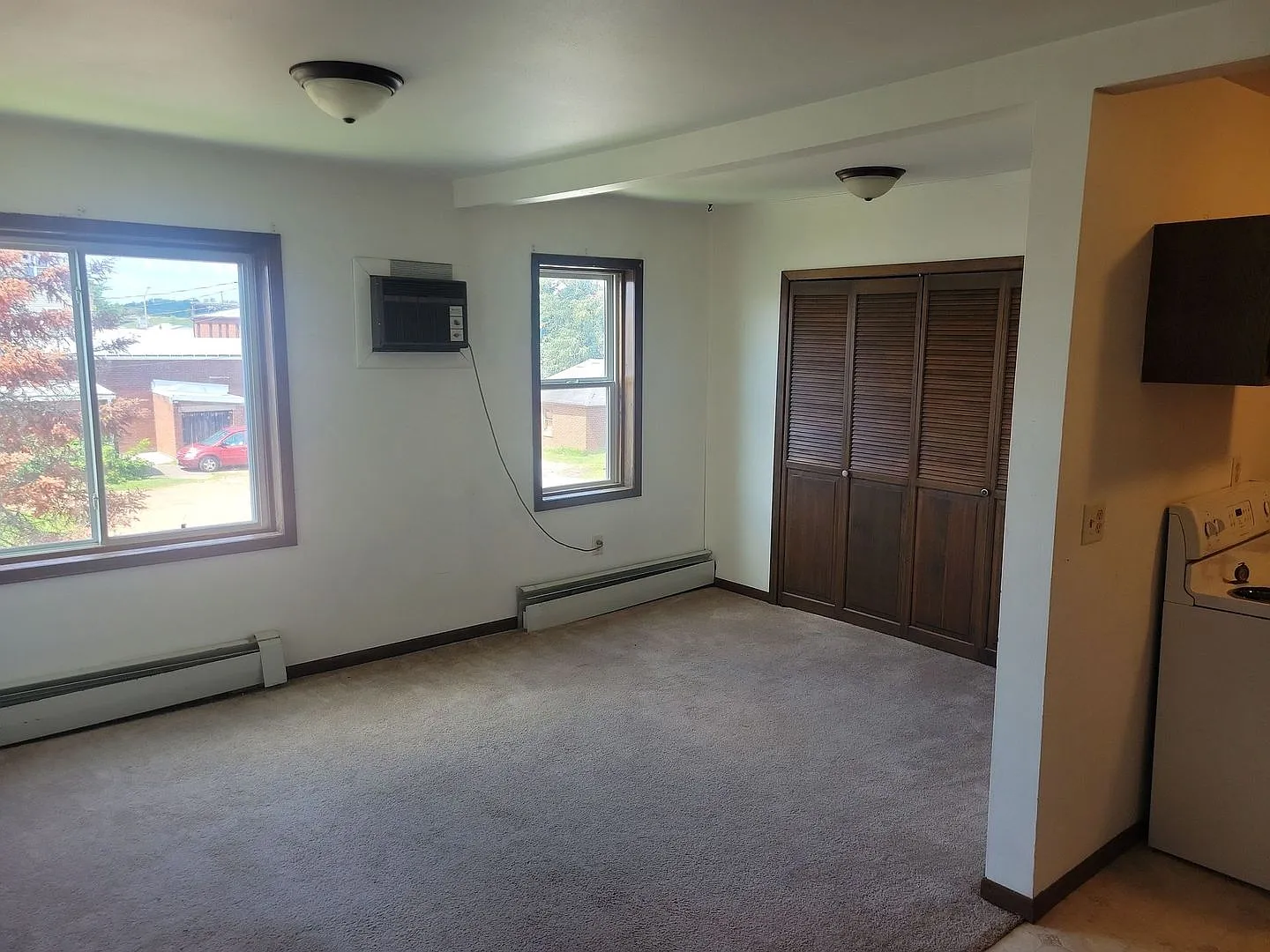 516 S Webb Street — Photo 3