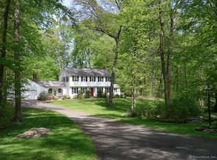 7 Indian Trl, Woodbridge, CT 06525