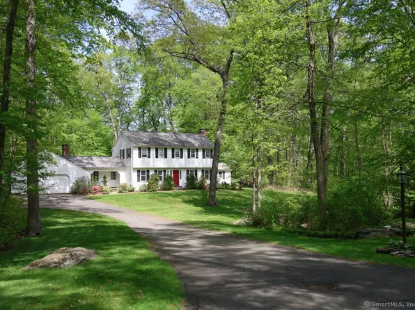7 Indian Trail, Woodbridge, CT 06525