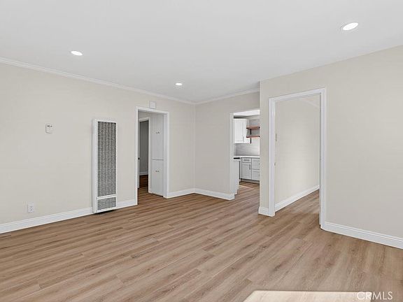 2nd image of 925 E Appleton St