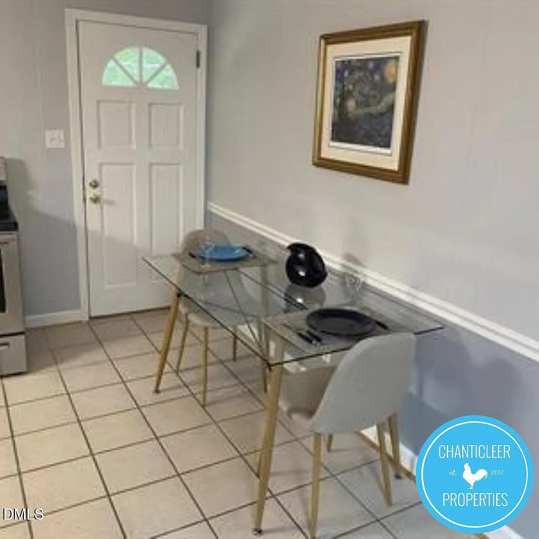 2 bed, 1.0 bath, 880 sqft, $1,395 — Photo 3