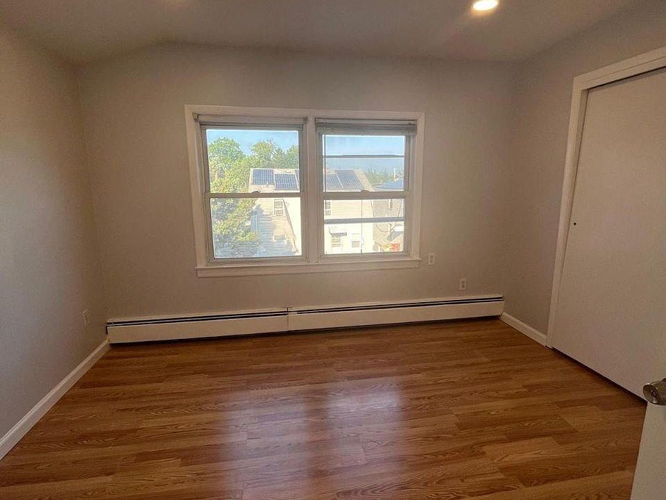 1st image of 186 Briggs Ave