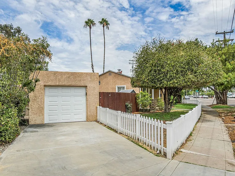 4740 W Mountain View Dr — Photo 32