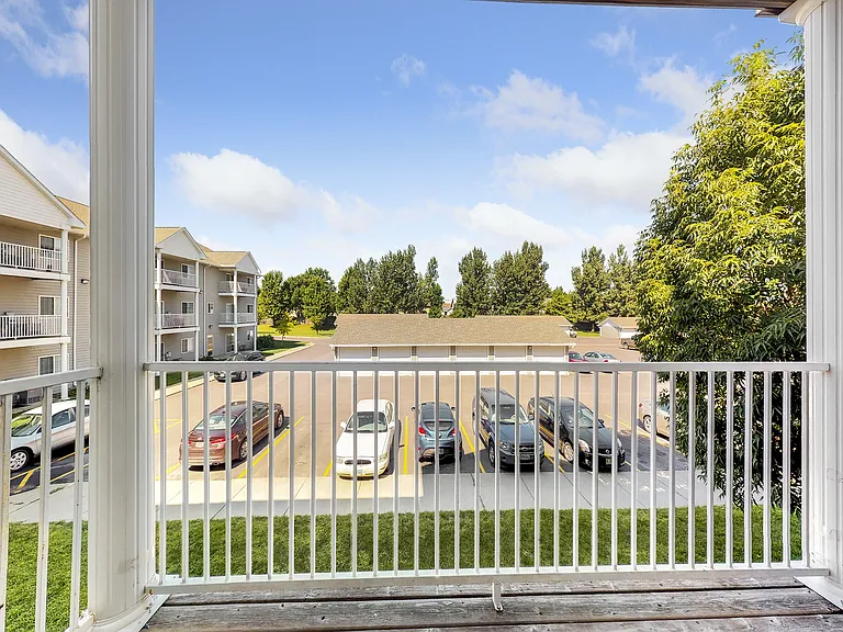 Platinum Valley Apartments — Photo 58