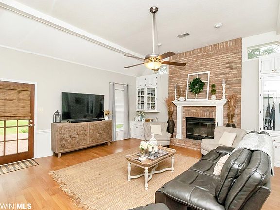 5th image of 609 Vaughn Dr S