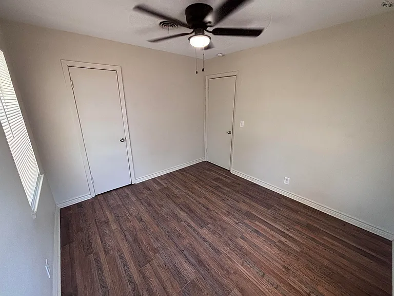 1706 Longview St — Photo 14