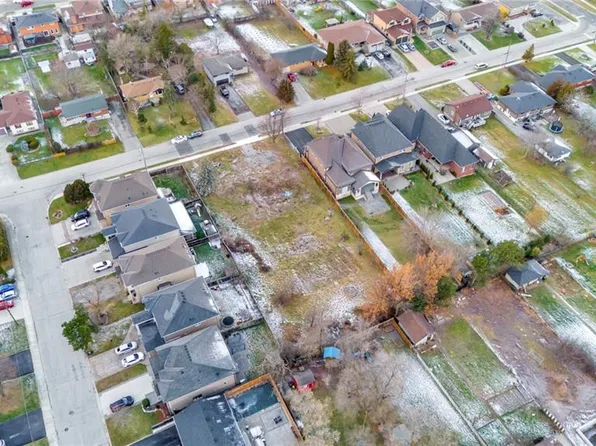 64 Deerhurst Rd, Hamilton, ON L8E 2E6