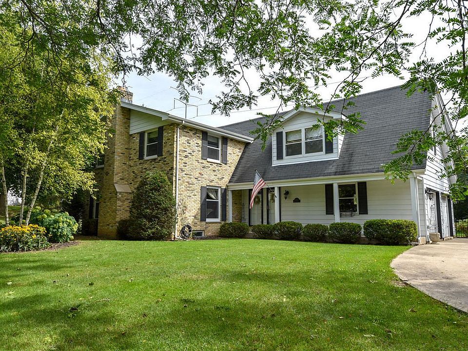 1st image of 302 Stonefield Dr