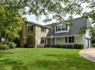 302 Stonefield Dr, Cedarburg, WI 53012