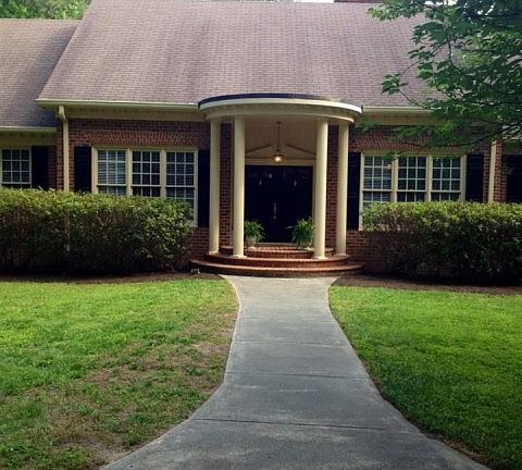 3rd image of 2215 Umstead Rd