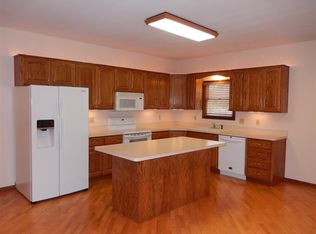 430 Warner Park Rd, Manhattan, KS 66503