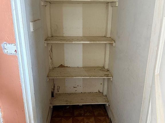 4th image of 202 E Fordyce Ave