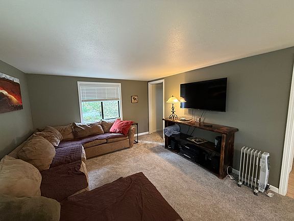 2nd image of 261 Lone Fir Ln
