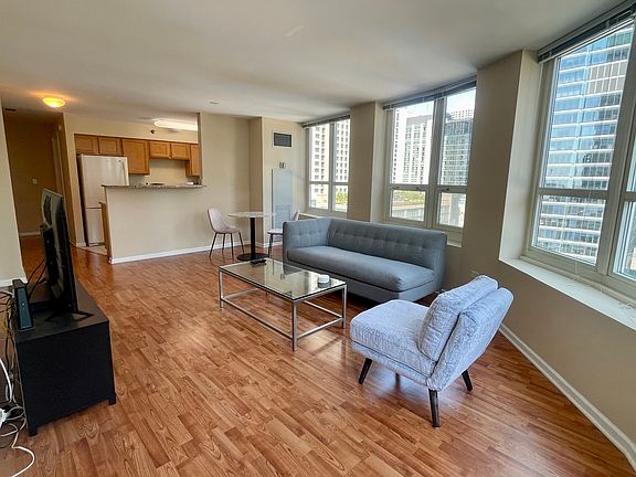 4th image of 345 N La Salle Dr APT 1806