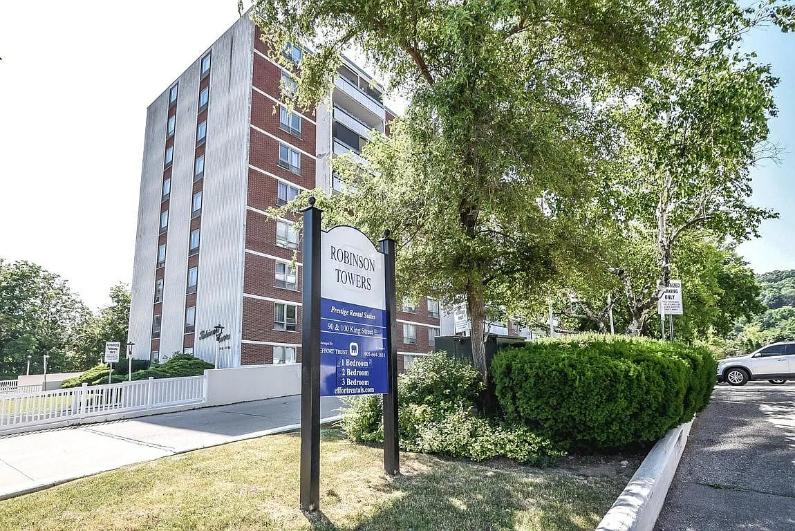 Elizabeth Apartments — Photo 2