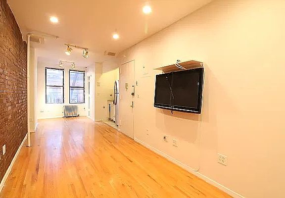 2nd image of 442 W 45th St #4N
